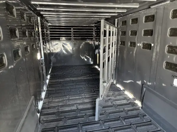 2026 EAGLE X 28'X7' LIVESTOCK TRAILER WITH 3-7000LB AXLES RO0864