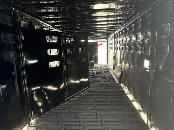 2026 EAGLE X 32'X7' LIVESTOCK TRAILER WITH 3-8000LB AXLES RO0544