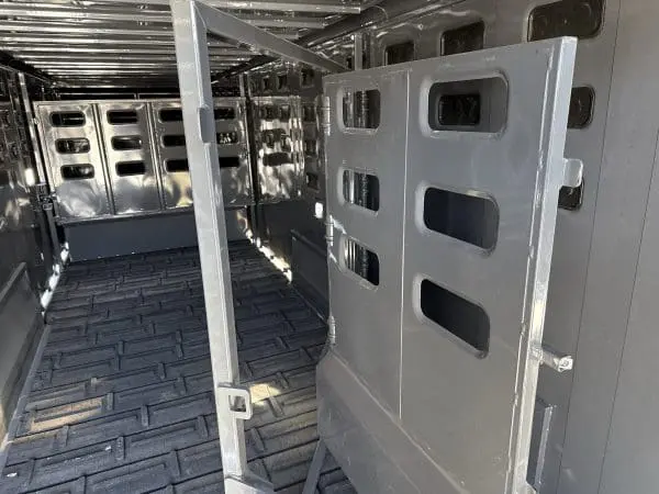 2026 EAGLE X 28'X7' LIVESTOCK TRAILER WITH 3-7000LB AXLES RO0864
