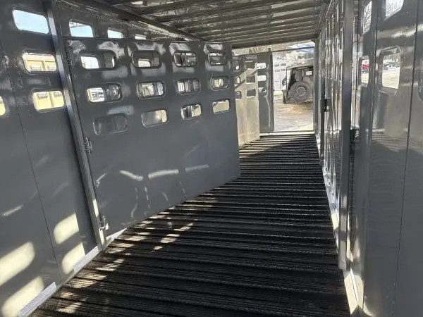 2026 EAGLE X 24'X6'8" LIVESTOCK TRAILER WITH 2-7000LB AXLES RO0835