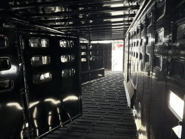 2026 EAGLE X 32'X7' LIVESTOCK TRAILER WITH 3-8000LB AXLES RO0544