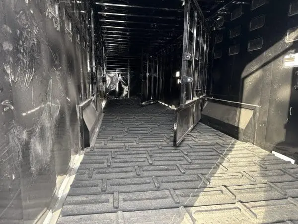 2026 EAGLE X 32'X7' LIVESTOCK TRAILER WITH 3-8000LB AXLES RO0544