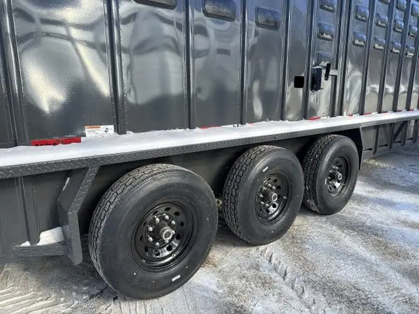 2026 EAGLE X 28'X7' LIVESTOCK TRAILER WITH 3-7000LB AXLES RO0864