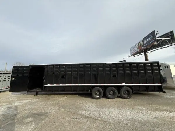 2026 EAGLE X 32'X7' LIVESTOCK TRAILER WITH 3-8000LB AXLES RO0544