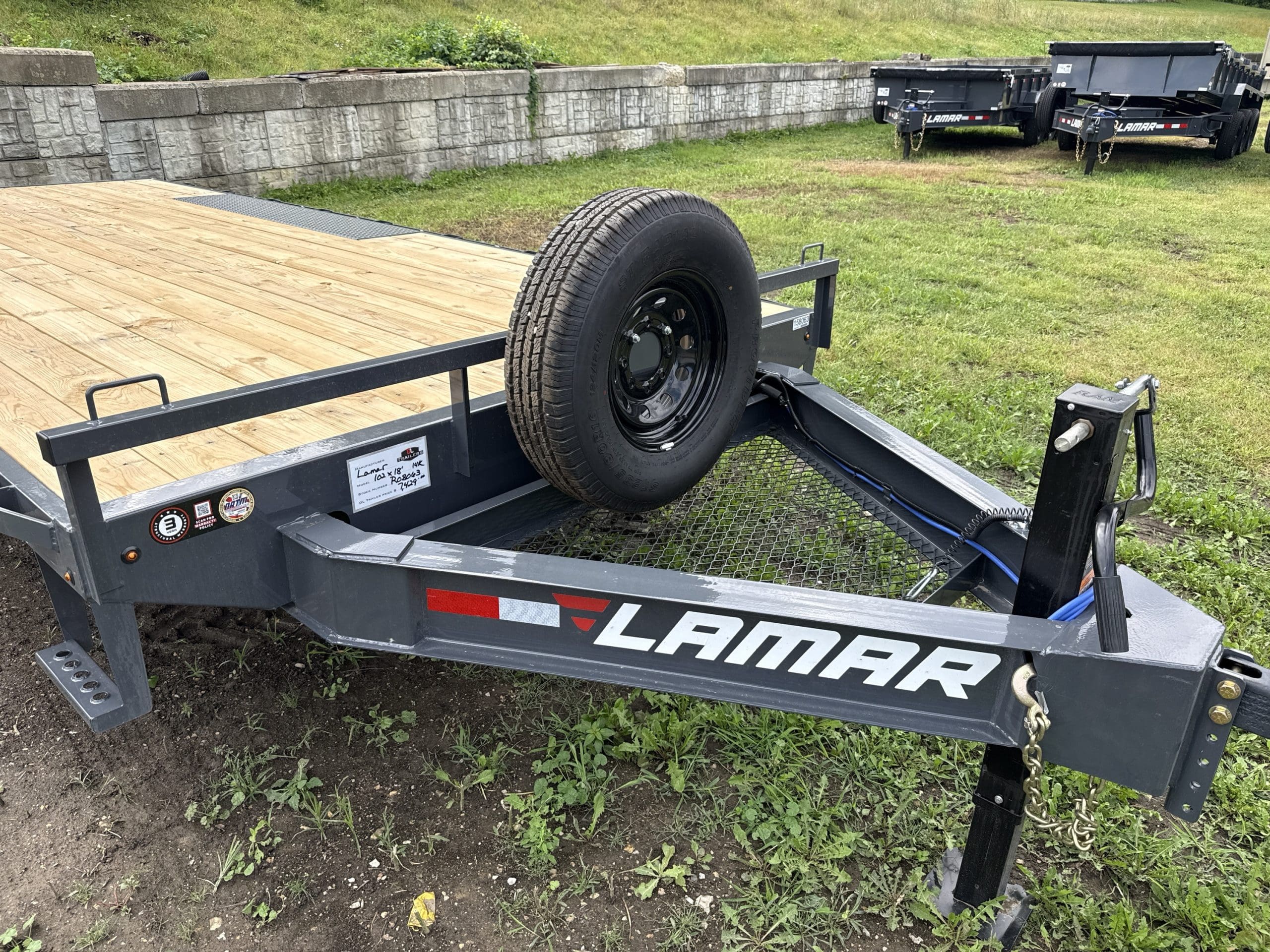 2027 Lamar photo 3