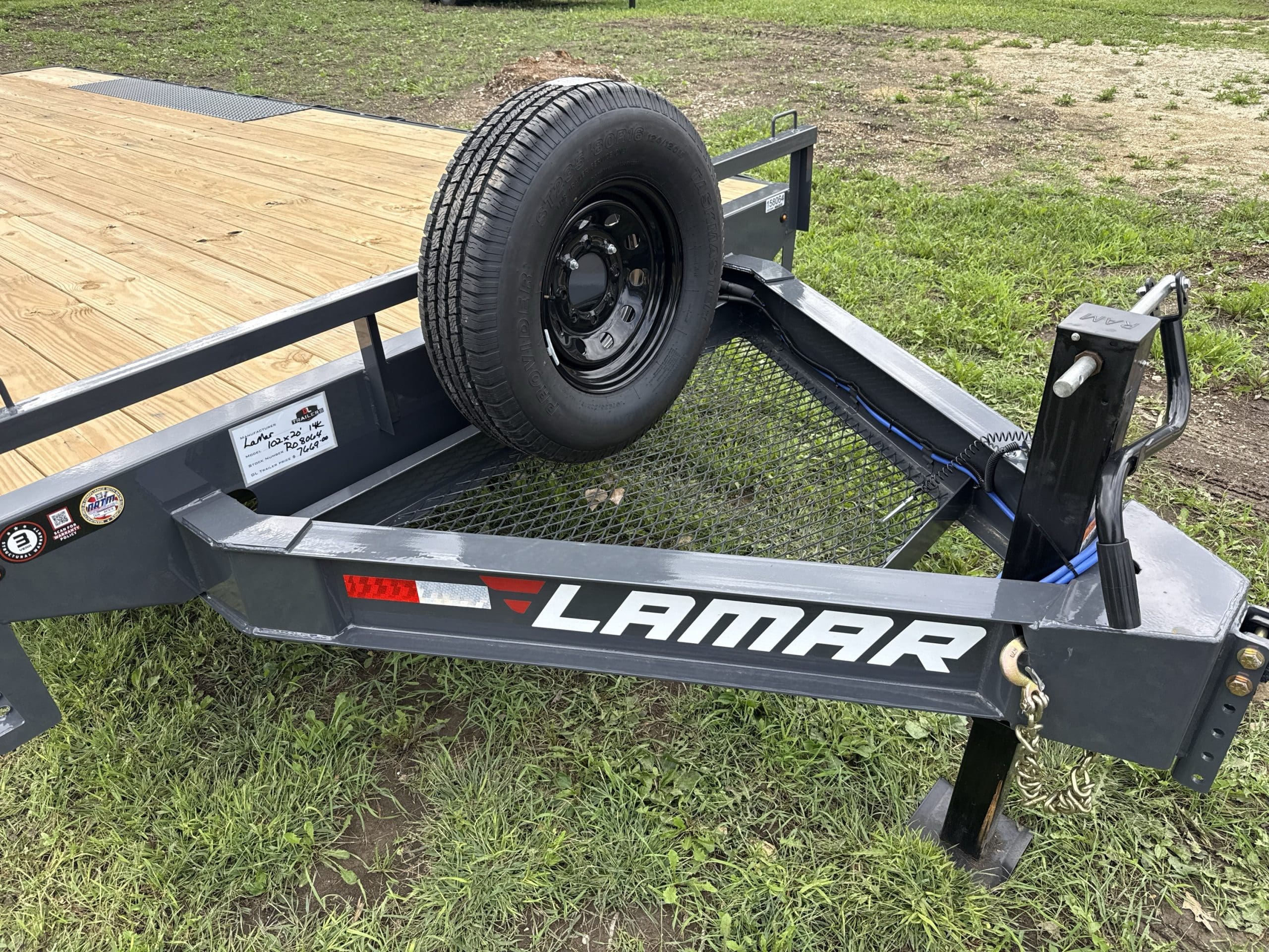 2027 Lamar photo 3